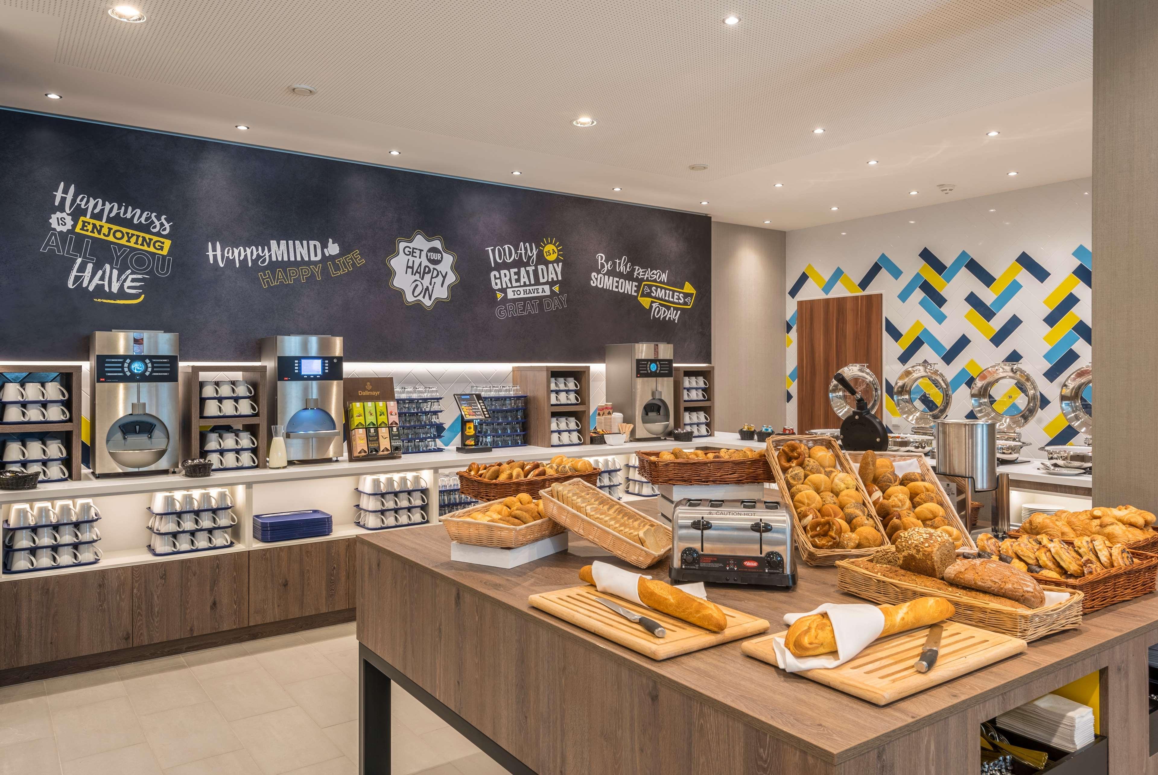Hotel Hampton By Hilton West 3*