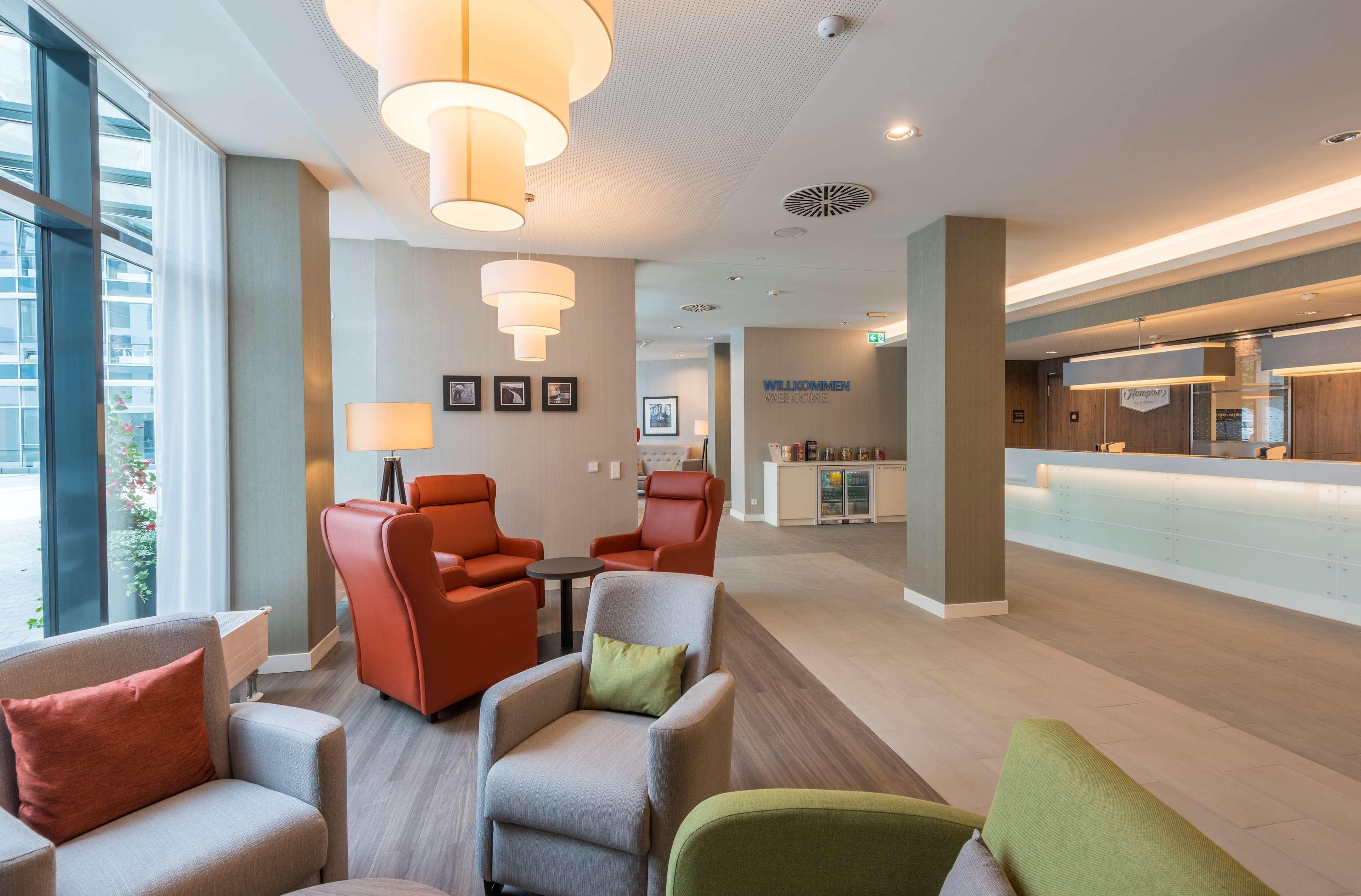 Hotel Hampton By Hilton West