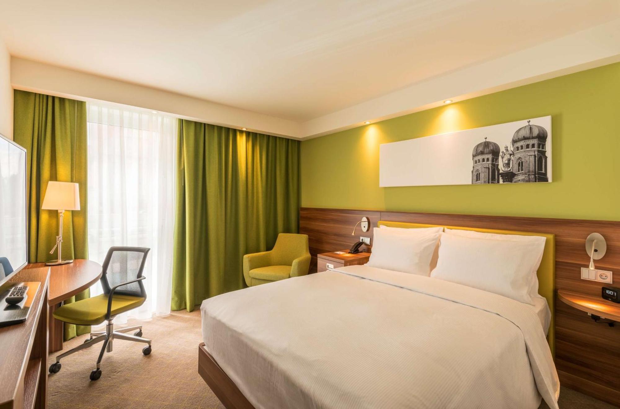 Hampton By Hilton West 3* München