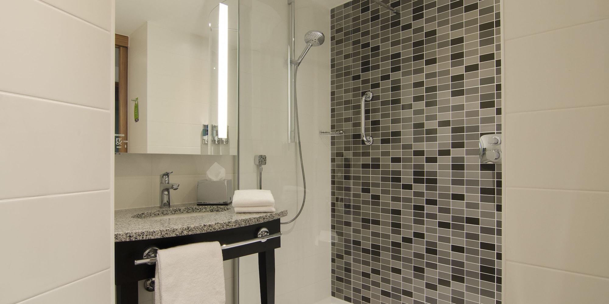 Hampton By Hilton West