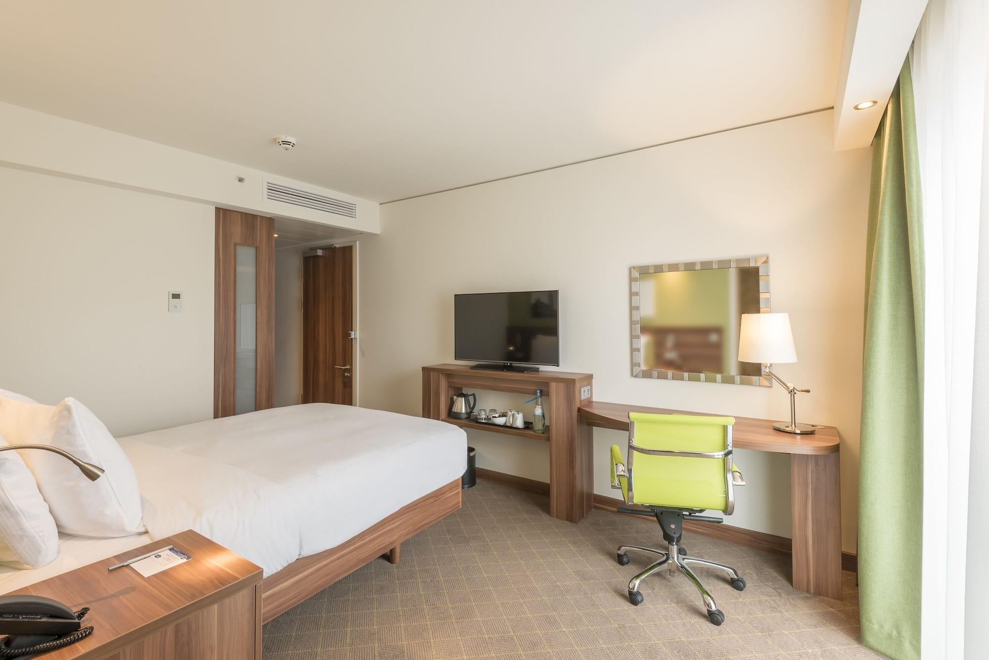 Hampton By Hilton West