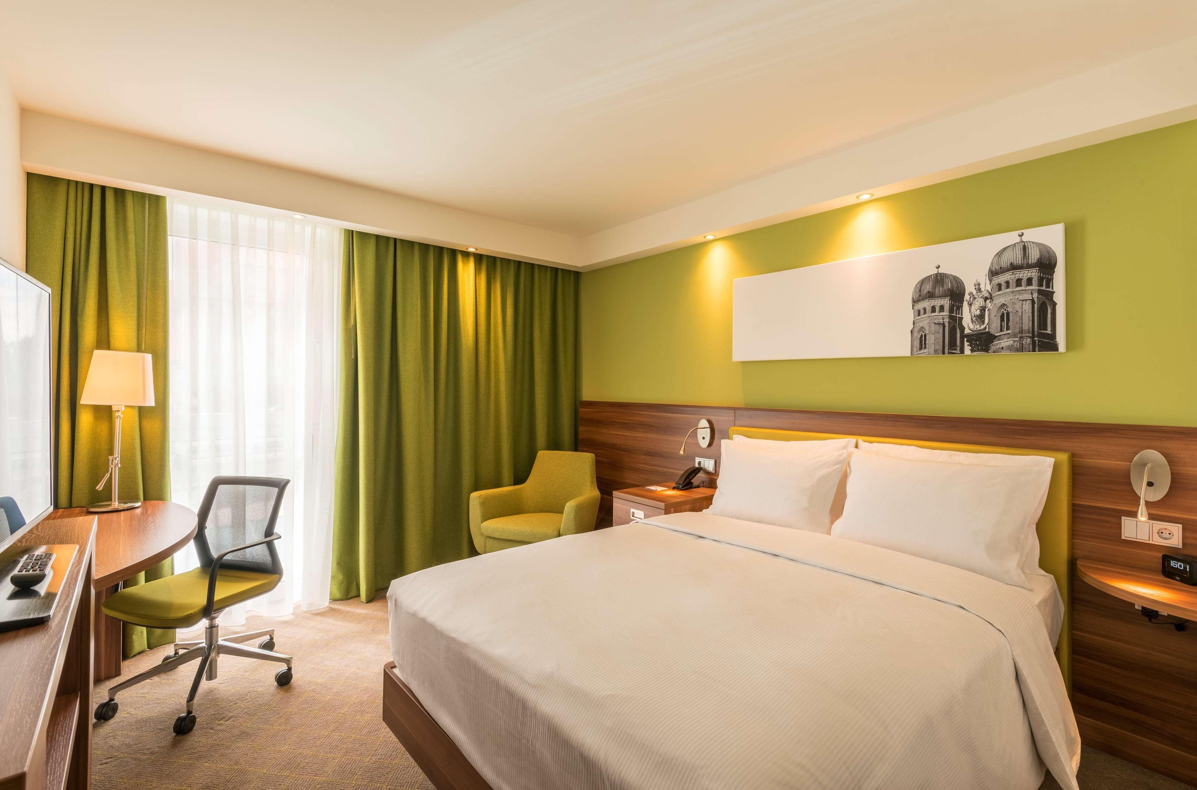 Hotel Hampton By Hilton West 3*