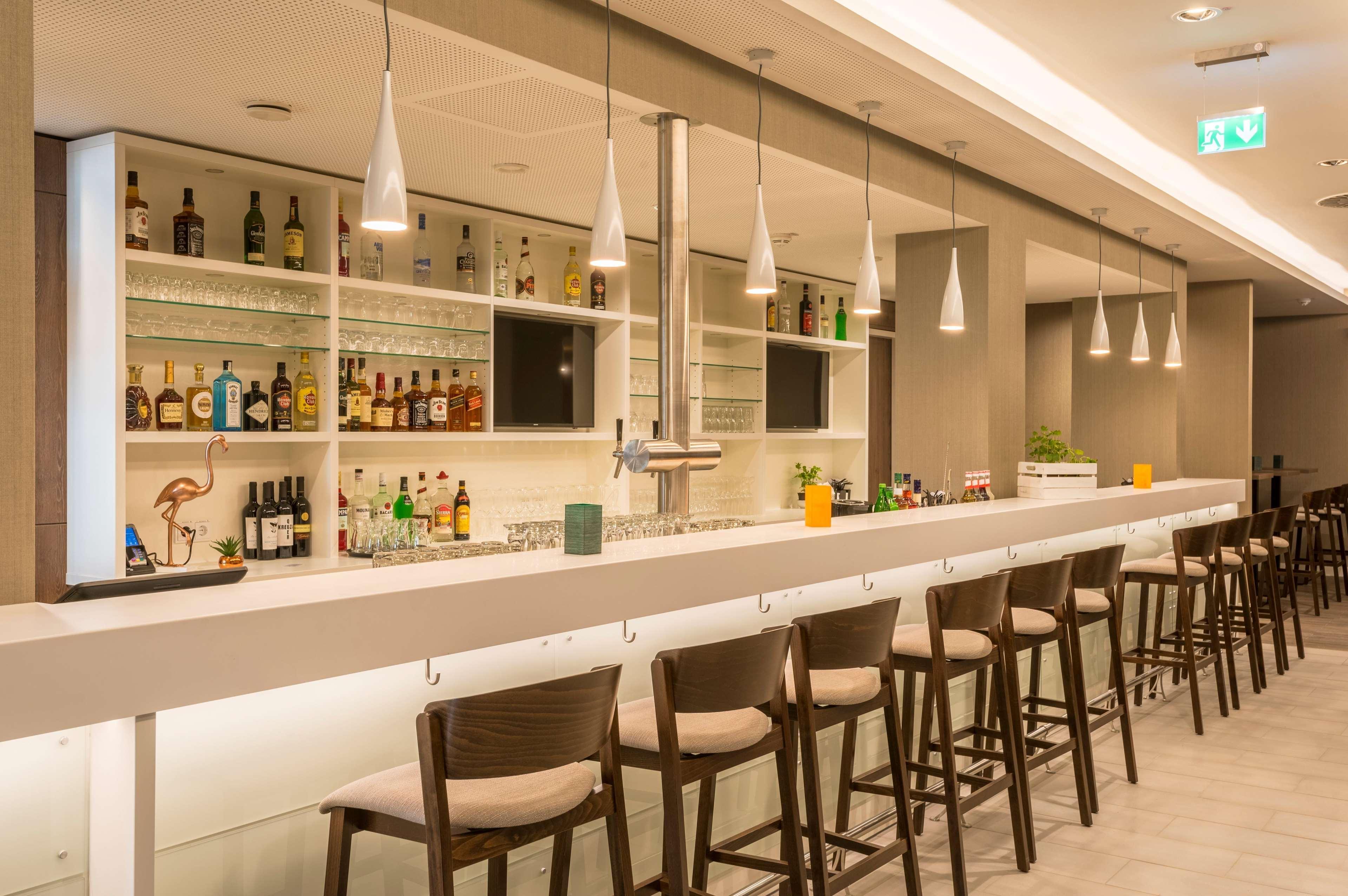 Hotel Hampton By Hilton West 3*