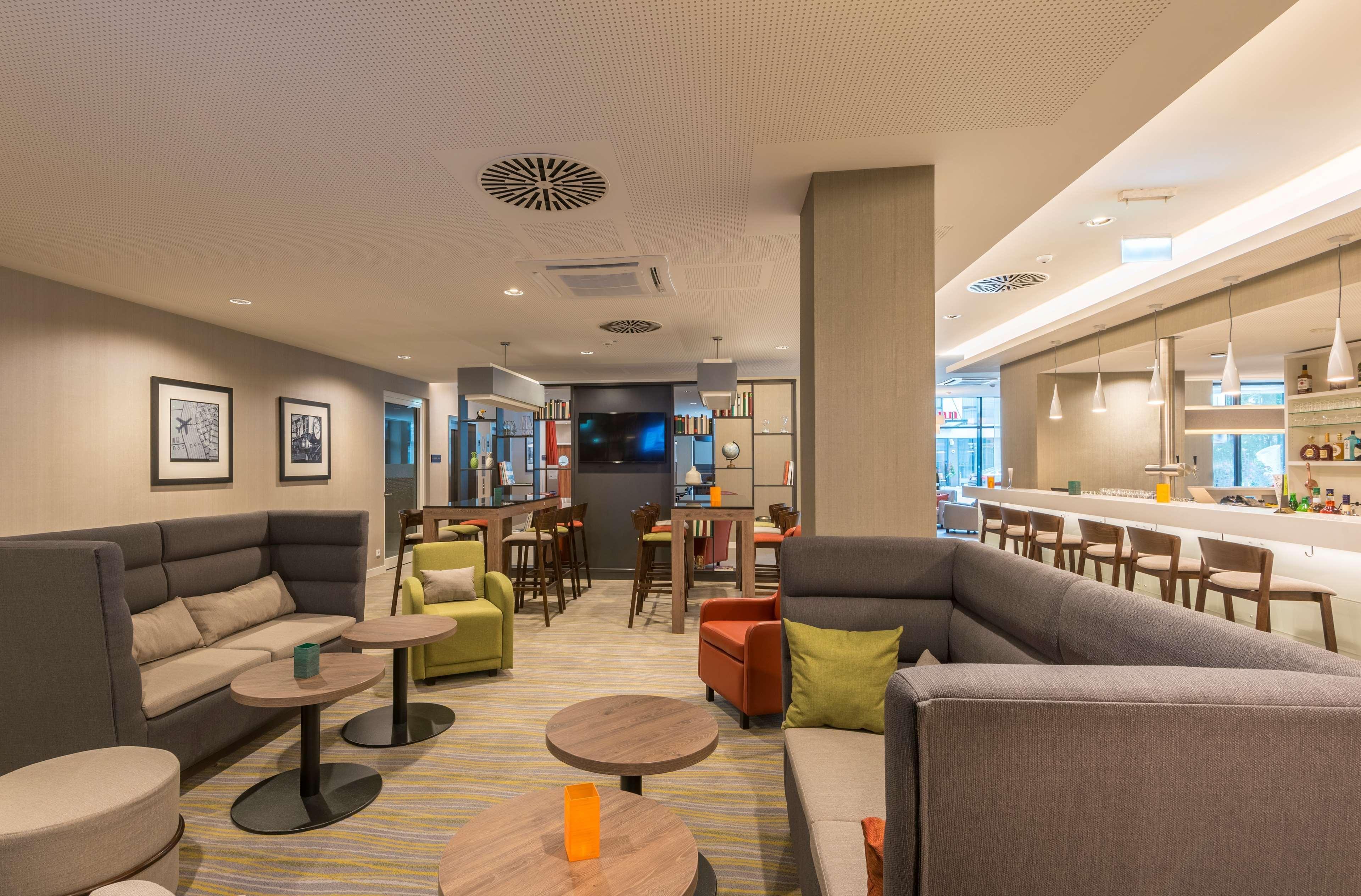 Hotel Hampton By Hilton West 3*