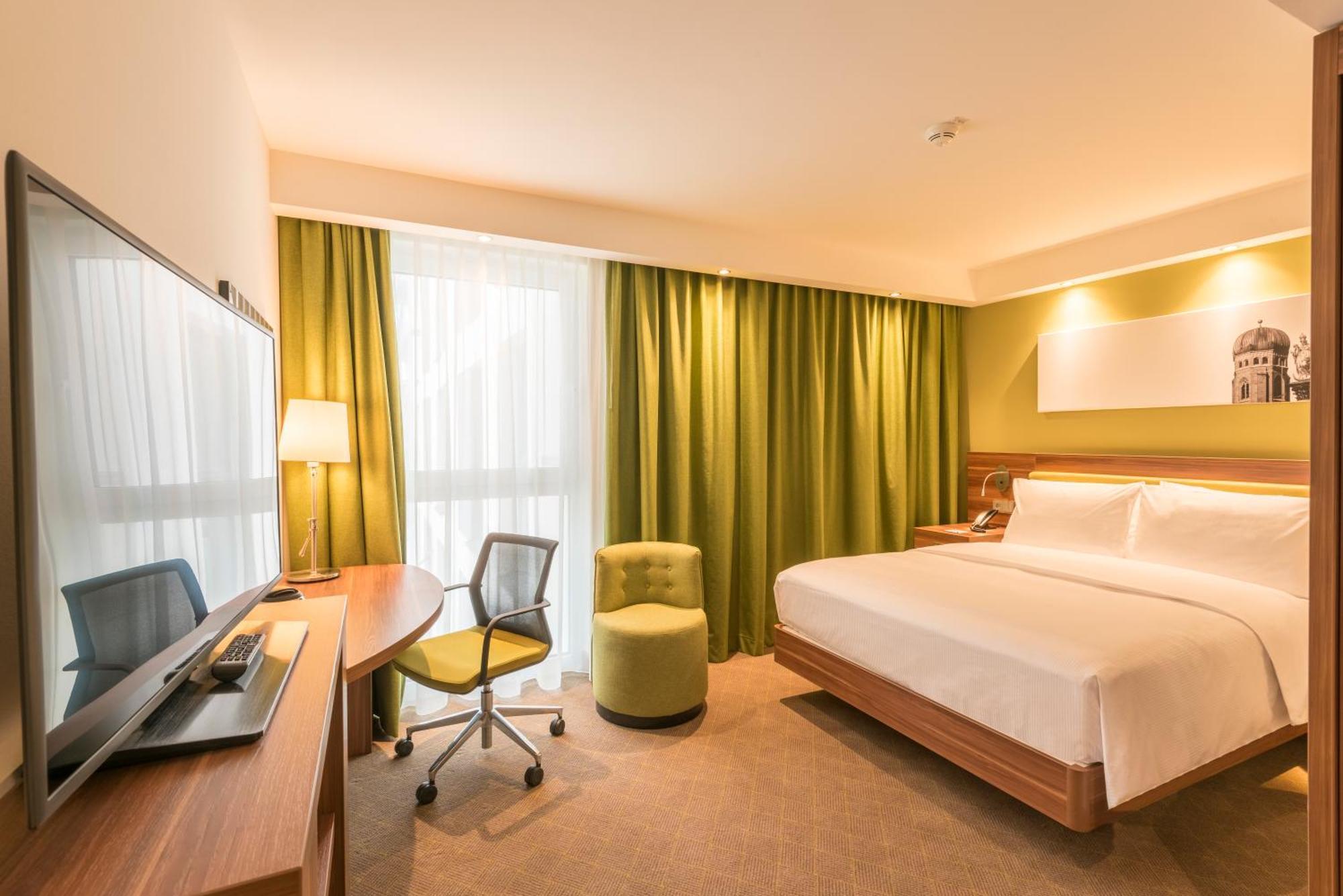 Hampton By Hilton West Hotel 3*